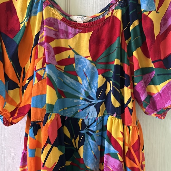 Colorful ruffled top - Picture 2 of 4